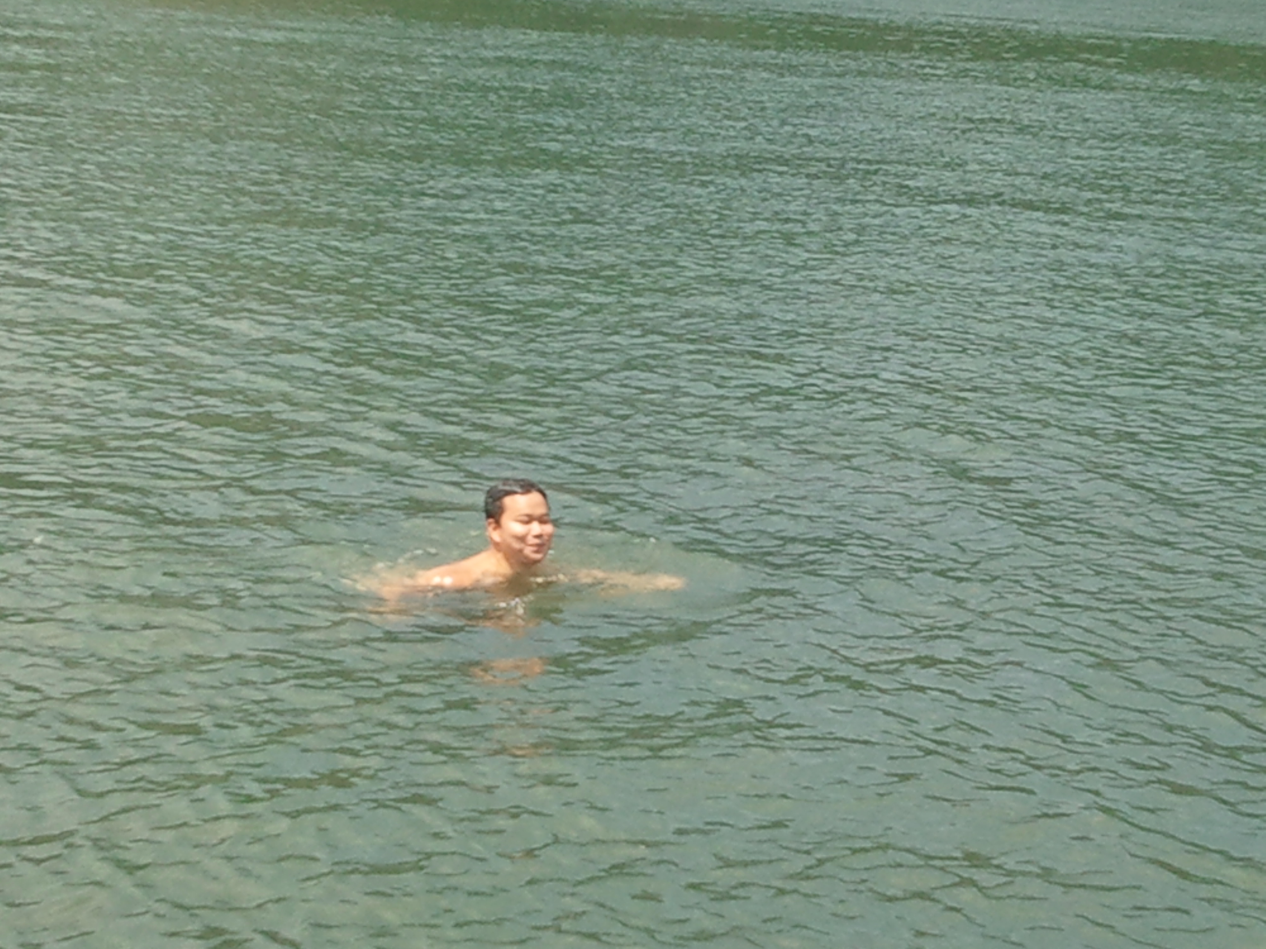 2012-07-25 11.52.25.jpg : 날씨가 더워 물에서 수영을 즐기는 청평워터피아 웨이크보드장 회원님